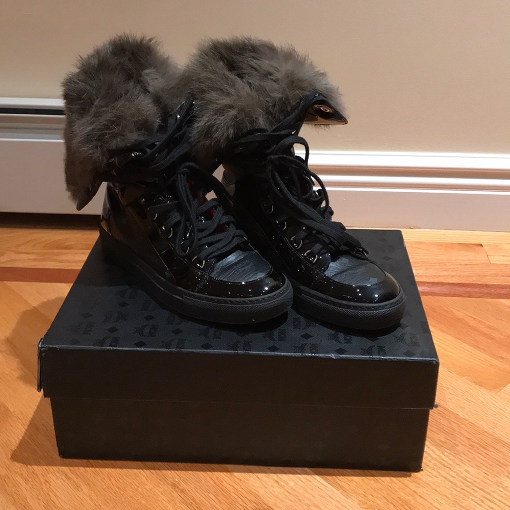 AUTHENTIC MCM SNEAKER